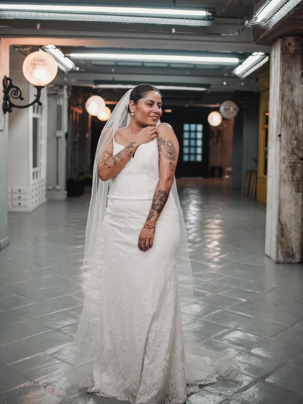 Elegant White Lace Wedding Dress